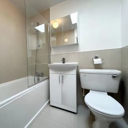 Image 5 - Royal College Street, London, NW1 0QS, United Kingdom - Apartment for rent