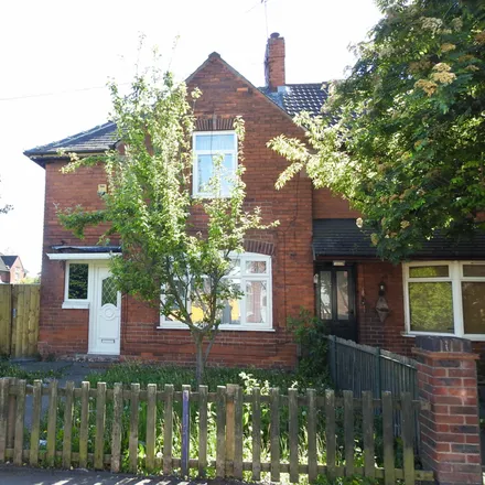 Rent this 3 bed house on Wombwell Grove in Hull, HU8 7SE