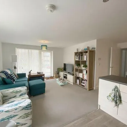 Image 3 - Castle Hill Drive, Swanscombe, DA10 1EL, United Kingdom - Apartment for sale