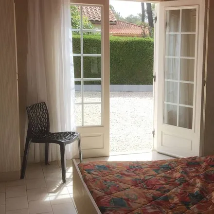 Rent this 4 bed house on 33930 Vendays-Montalivet