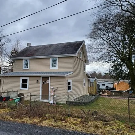 Rent this 2 bed house on Main Street in Chapman, Northampton County