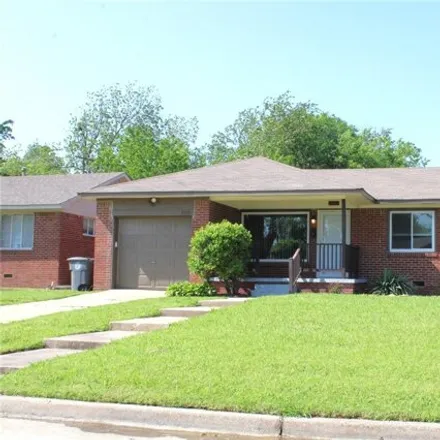Rent this 3 bed house on 3817 East 29th Street in Tulsa, OK 74114