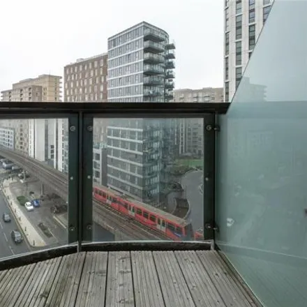 Image 4 - City Tower, 3 Limeharbour, Cubitt Town, London, E14 9LS, United Kingdom - Apartment for sale