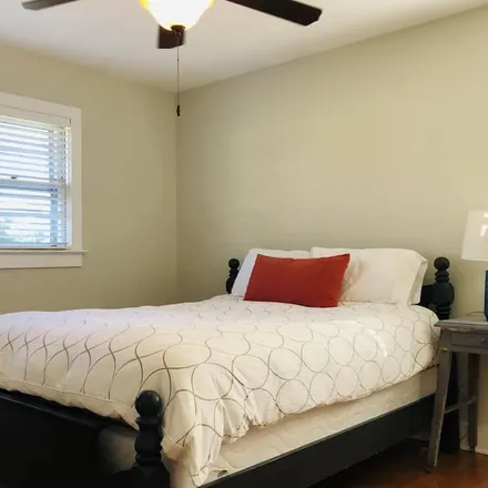 Rent this 3 bed house on North Charleston