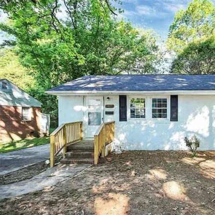 Buy this 2 bed house on 2539 Rachel Street in Charlotte, NC 28206