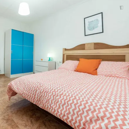 Rent this 5 bed room on Carrer de Cuba in 79, 46006 Valencia