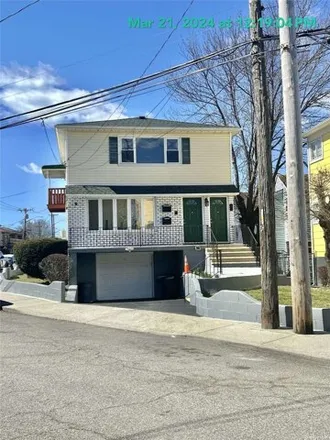 Rent this 3 bed house on 307 Fernside Place in New York, NY 11691