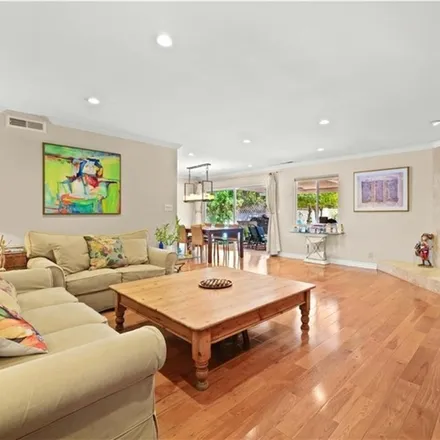 Image 6 - 5914 Wilkinson Avenue, Los Angeles, CA 91607, USA - House for sale