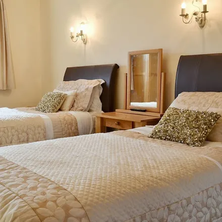 Rent this 3 bed duplex on Llanfarian in SY23 4QG, United Kingdom