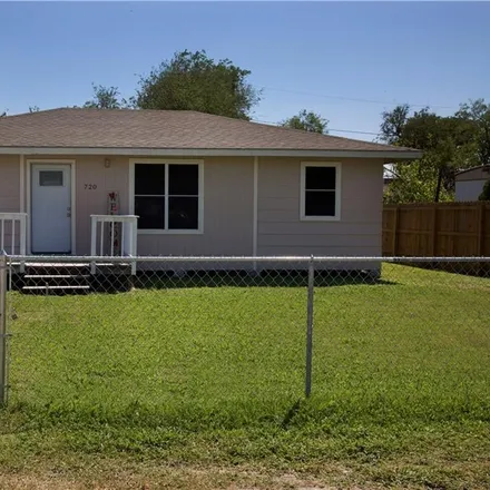 Image 3 - 716 Moreno Street, Mathis, TX 78368, USA - House for sale