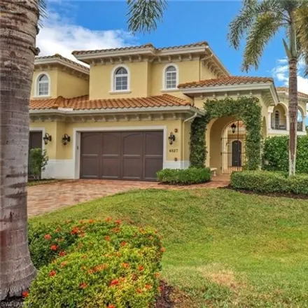 Buy this 3 bed condo on 4820 West Boulevard Court in Naples, FL 34103