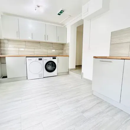 Rent this 5 bed townhouse on Garnet Walk in London, E6 5LY