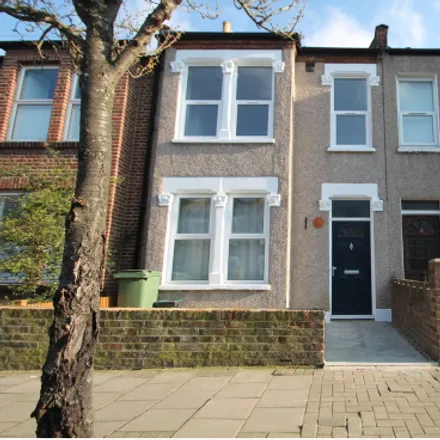 Rent this 3 bed townhouse on Blandford Road