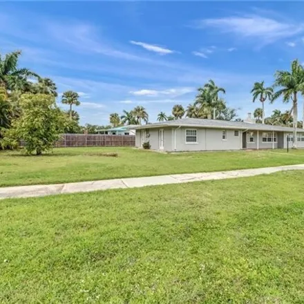 Image 2 - 1231 Hopedale Dr, Fort Myers, Florida, 33919 - House for sale