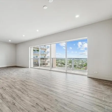 Image 6 - Lamar Tower, 2929 Buffalo Speedway, Houston, TX 77046, USA - Apartment for rent