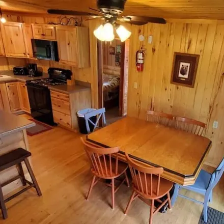 Rent this 4 bed house on Kabetogama