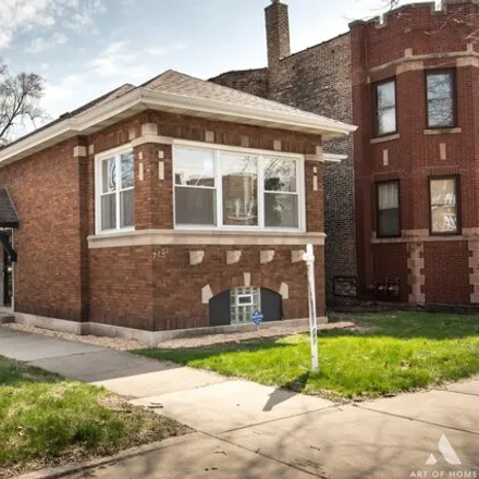 Image 2 - 7701 South Chappel Avenue, Chicago, IL 60617, USA - House for sale