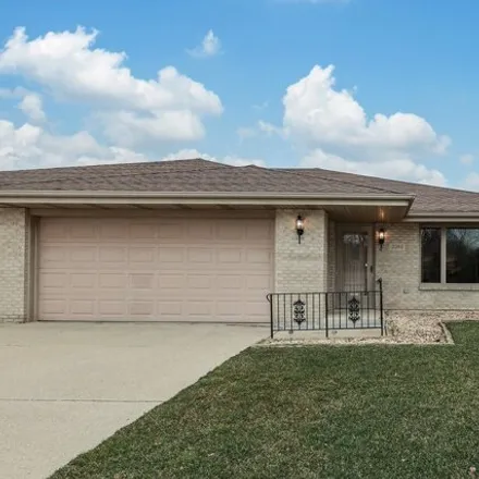 Buy this 2 bed house on 2244 Lynwood Drive in Morris, IL 60450