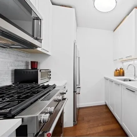 Image 5 - 200 E 94th St Apt 407, New York, 10128 - Apartment for rent