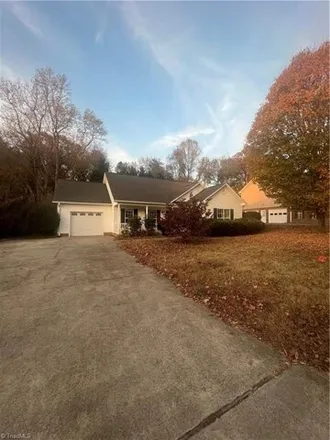 Rent this 3 bed house on 2725 Bridgeport Drive in Brook Hollow, Winston-Salem