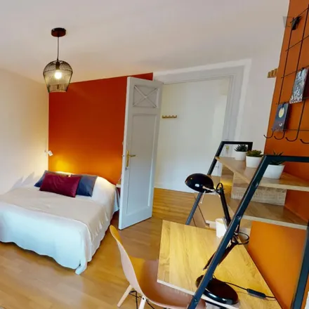 Rent this 5 bed room on 19 Allées de Chartres in 33000 Bordeaux, France