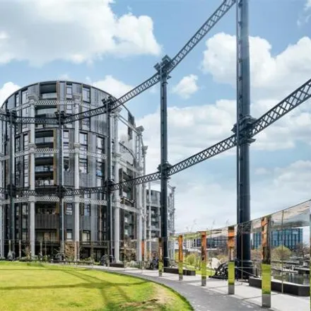 Image 2 - Gasholder Apartments, 1 Regent's Canal towpath, London, N1C 4BW, United Kingdom - Apartment for sale