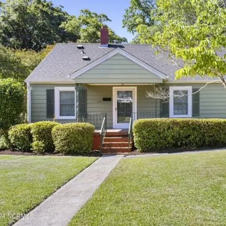 Buy this 5 bed house on 756 Woodlawn Avenue in Sunset Park, Wilmington