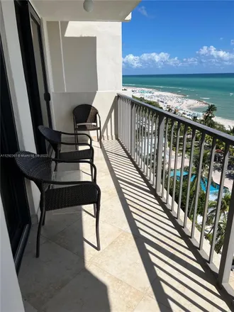 Image 4 - Collins Avenue & 26th Street, Collins Avenue, Miami Beach, FL 33140, USA - Condo for rent