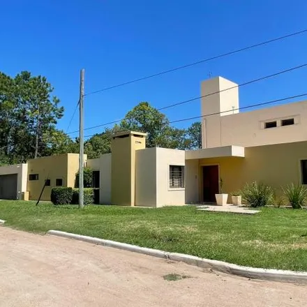 Rent this 4 bed house on Lolog 1039 in Departamento General San Martín, Villa María