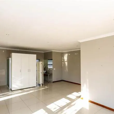 Image 4 - Lower Ridge Road, Bonnie Doon, East London, 5241, South Africa - Apartment for rent