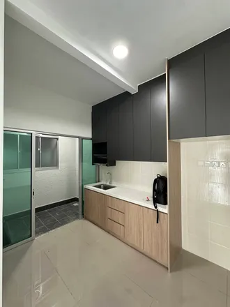 Rent this 3 bed apartment on C1 in Jalan Besi, Razak Mansion