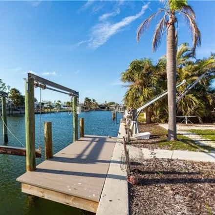 Image 3 - 20 Sunview Blvd, Fort Myers Beach, Florida, 33931 - House for sale