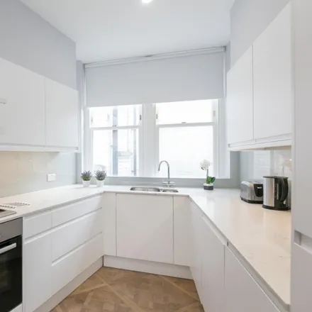 Image 4 - 52 Shaftesbury Ave  London W1D 6LP - Apartment for rent