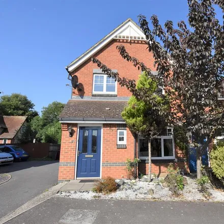 Rent this 3 bed house on 82 Clonmel Close in Reading, RG4 5BF