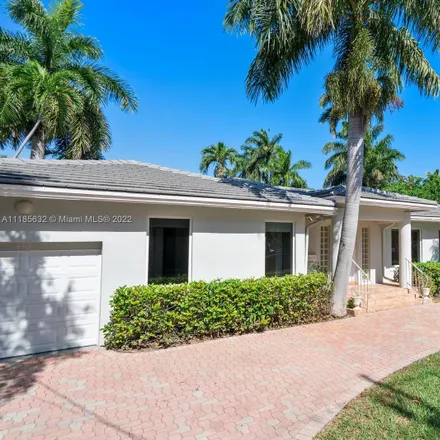 Image 1 - 440 East Dilido Drive, Miami Beach, FL 33139, USA - House for sale