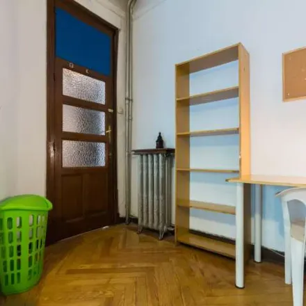 Rent this 1 bed apartment on Casa de móvil in Glorieta de Ruiz Jiménez, 28015 Madrid