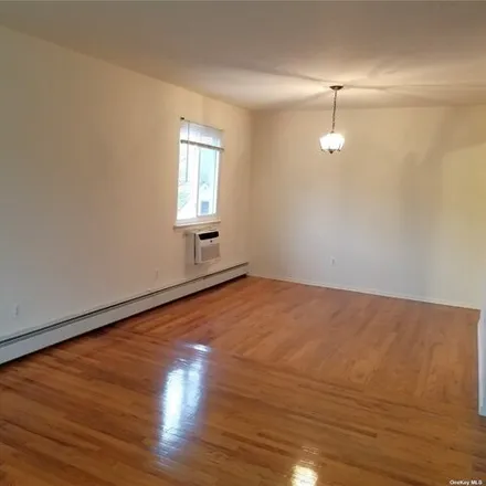 Image 6 - 52 Juniper Road, Village of Port Washington North, North Hempstead, NY 11050, USA - Apartment for rent