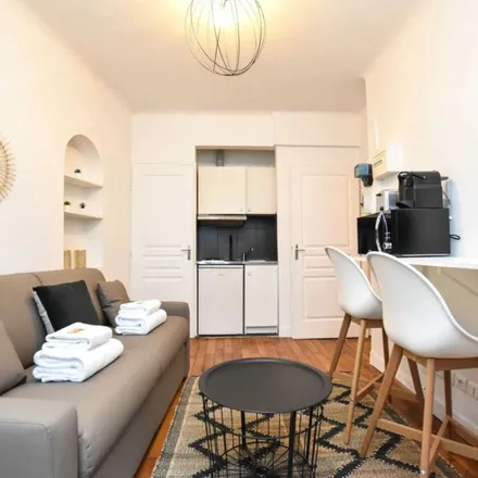 Rent this 1 bed apartment on 75 Rue de Villiers in 92200 Neuilly-sur-Seine, France