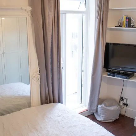 Rent this 2 bed room on Graveney Mews in London, CR4 2FD