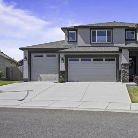 Buy this 4 bed house on Broken Top Avenue in Richland, WA 99353