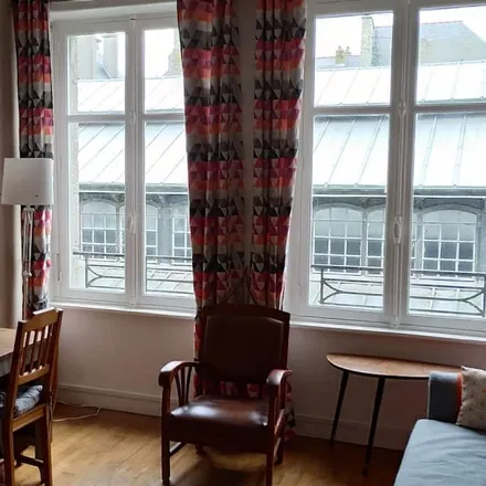 Rent this 2 bed apartment on 35400 Saint-Malo