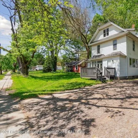 Buy this 4 bed house on 326 West Holmes Road in Lansing, MI 48911