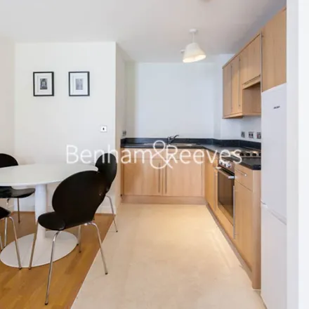 Image 7 - Oster Court, Tanner Close, London, NW9 5PZ, United Kingdom - Apartment for rent