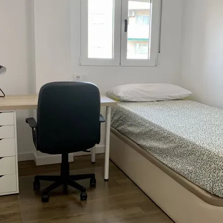 Rent this 3 bed room on Yecla 33 in Carrer de Yecla, 33