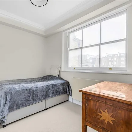 Image 7 - Queen's Gate Gardens, London, SW7 5NF, United Kingdom - Apartment for rent
