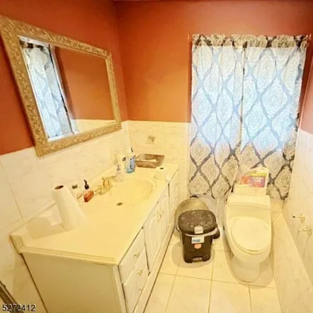 Image 9 - 645 McGillvray Place, Linden, NJ 07036, USA - House for sale