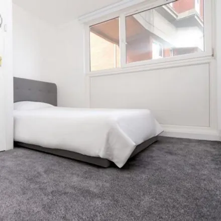 Rent this studio house on 1-6 Crayford Mews in Bakers Field, London