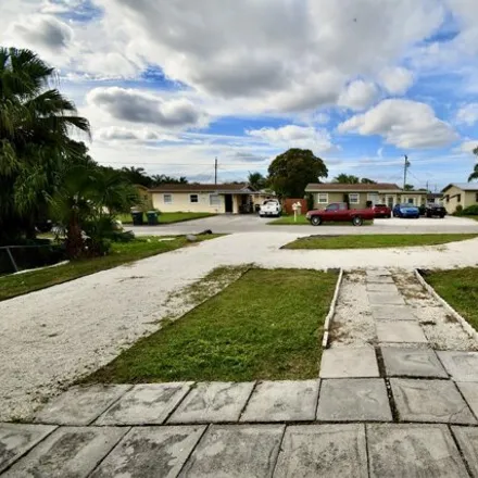 Image 5 - 671 Southwest 12th Street, Belle Glade, FL 33430, USA - House for sale