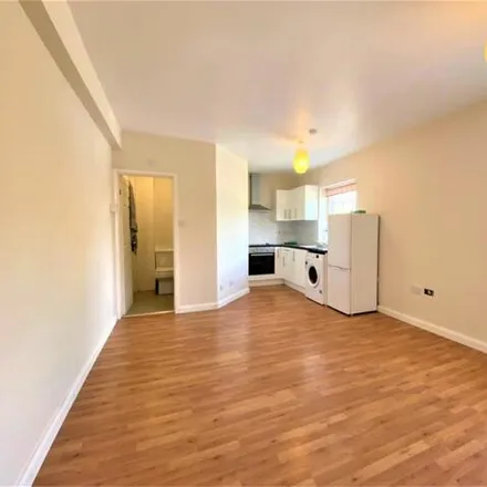 Image 2 - High Street, Colnbrook, SL3 0QL, United Kingdom - Apartment for rent