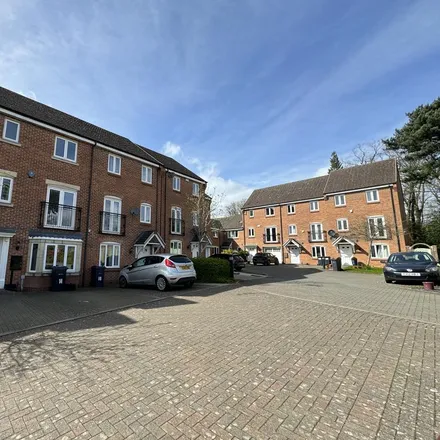 Rent this 4 bed townhouse on Baskerville School in Fellows Lane, Harborne